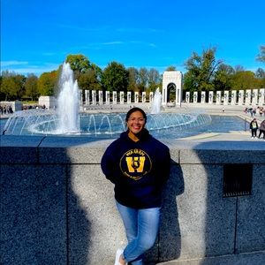 Meet your Posher, Destini